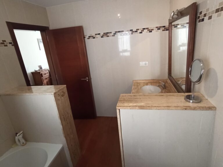 27 baño dormitorio principal