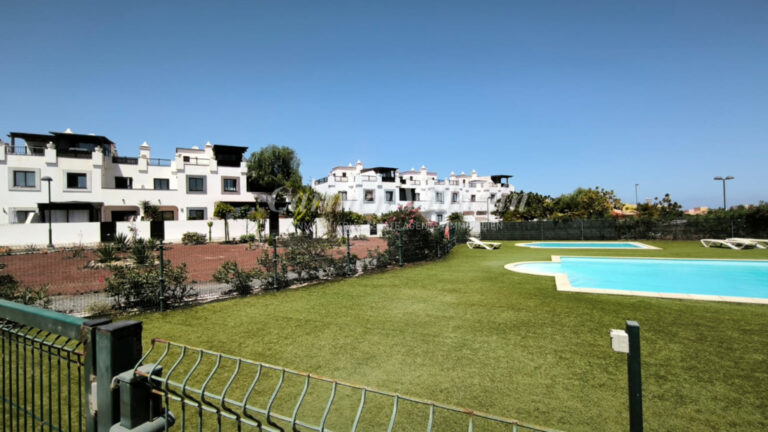 34 PISCIA Y JARDINES