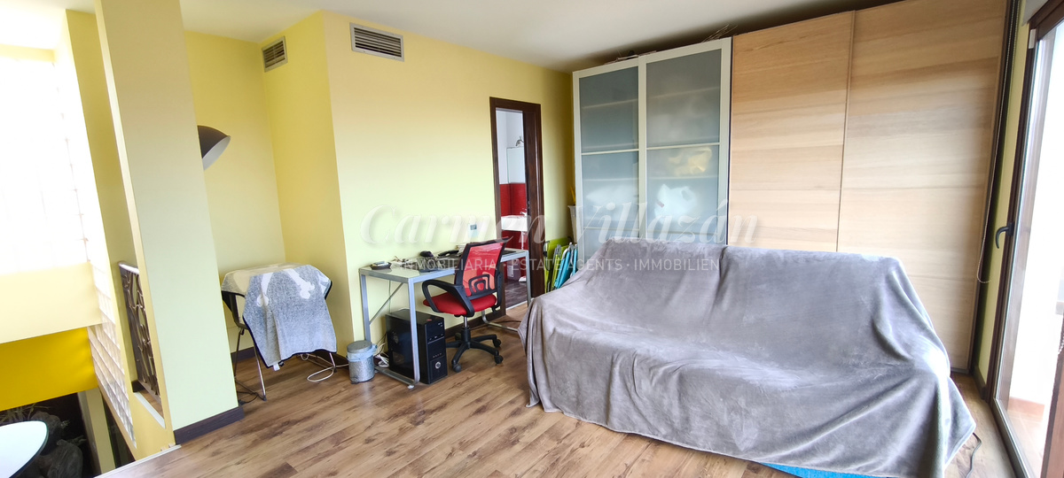 Habitación planta alta y acceso a baño de la villa de lujo