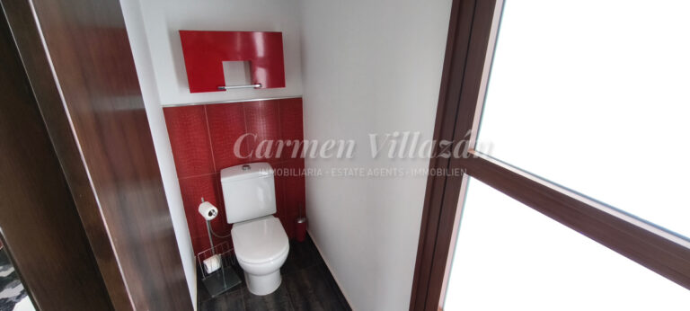 baño planta superior villa en venta