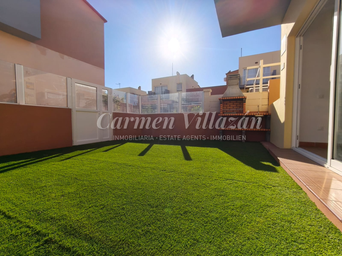 Terraza desde otras perspectiva en Residencial Las Fuentes, a la venta en Corralejo.